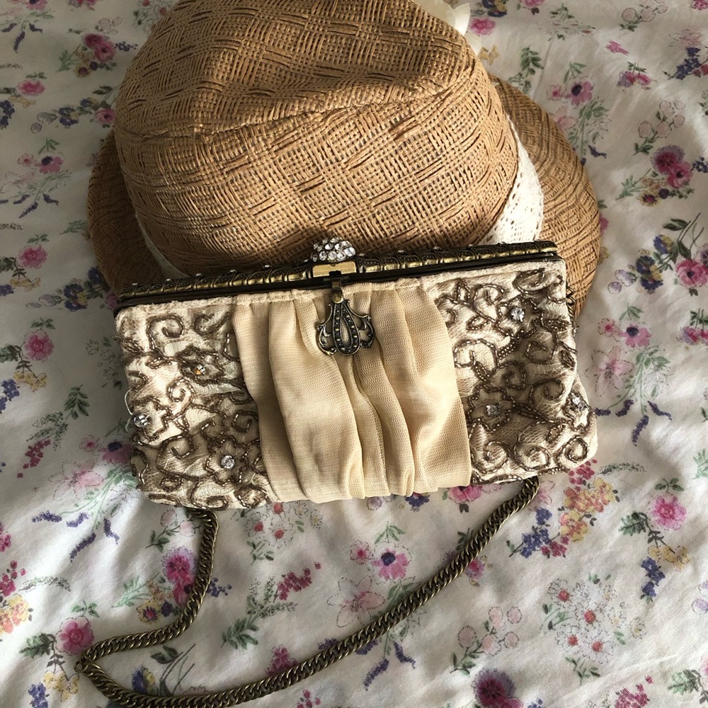 Chic Vintage Victorian Beige and Gold Embellished Clutch